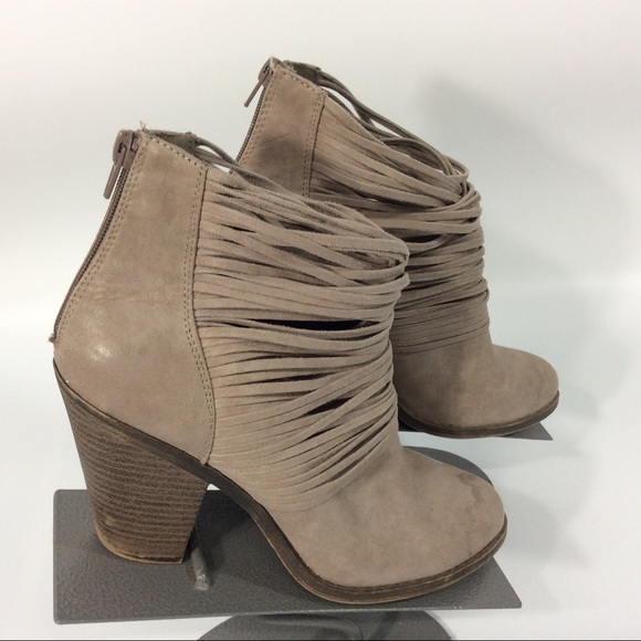 Fergalicious 8.5/ 6.5/38.5 Wicket Ankle Boots Chunky Heel Round Toe Vegan Suede - Picture 3 of 7